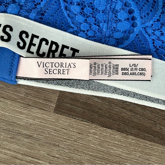Victoria’s Secret White and Blue Lace Bra Women Size Large - Picture 5 of 6
